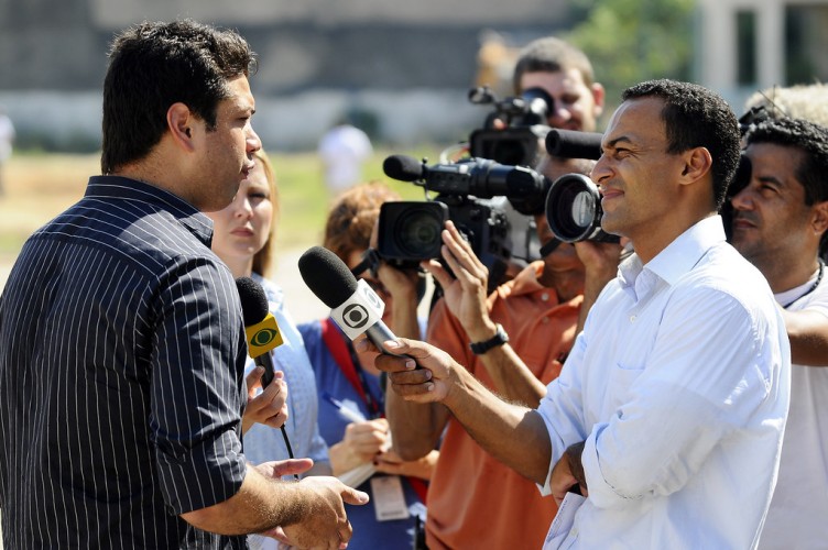 2010 Secretário de Habitação, Leonardo Picciani, durante entrevista sobre a implosão do presídio Frei Caneca, no bairro do Estácio, região central do Rio